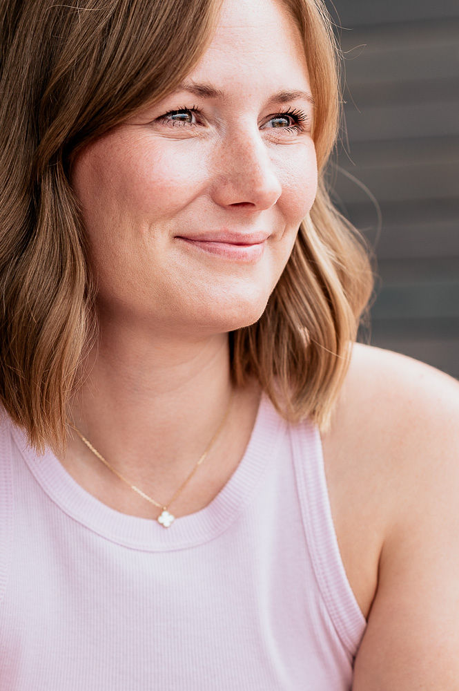 Sabrina, Host von The Rising Moms Podcast